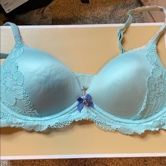 Victoria's Secret Other - VS lightly lined no wire 36A bra body by VS